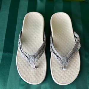 Vionic Woman’s Thongs